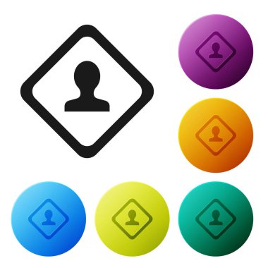 Siyah Yol trafik tabelası. Beyaz arkaplanda sinyal simgesi izole edildi. İşaretçi sembolü. İzole sokak bilgi levhası. Yön tabelası. Renkli daire düğmelerini ayarlayın. Vektör İllüstrasyonu