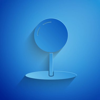 Kağıt kesiği Pin simgesi mavi arkaplanda izole edildi. Raptiye işareti. Kağıt sanatı tarzı. Vektör İllüstrasyonu