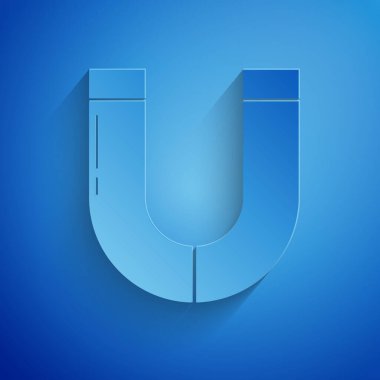 Kağıt kesiği Mıknatıs simgesi mavi arkaplanda izole edildi. At nalı mıknatısı, manyetizma, manyetizma, çekim. Kağıt sanatı tarzı. Vektör İllüstrasyonu