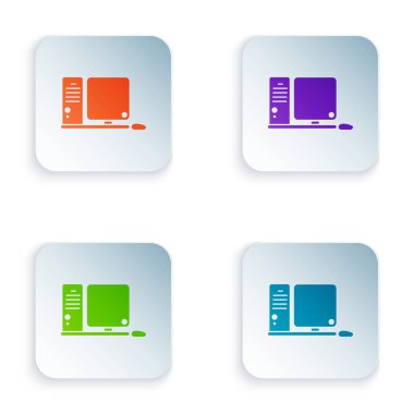 Beyaz arkaplanda klavye ve fare simgesine sahip renkli bilgisayar monitörü. Bilgisayar bileşeni işareti. Renkli kare düğmelere simgeleri yerleştir. Vektör İllüstrasyonu