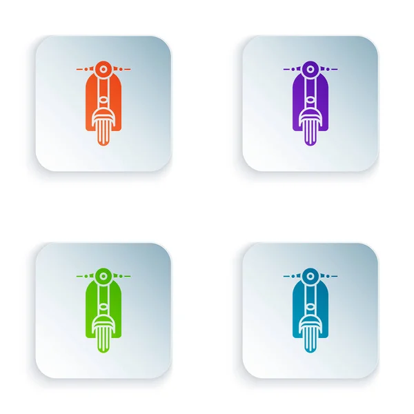 Ícone de scooter de cor isolado no fundo branco. Definir ícones em botões quadrados coloridos. Ilustração vetorial — Vetor de Stock