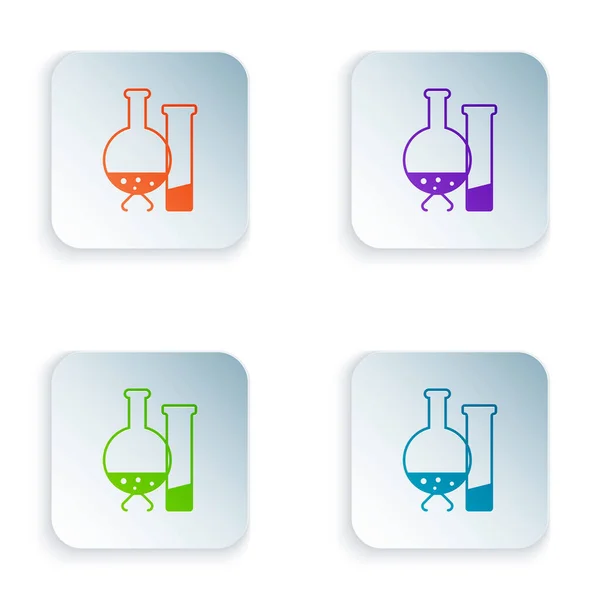 Колір Тестова трубка і колба хімічна лабораторна випробувальна іконка ізольована на білому тлі. Лабораторний знак скляного посуду. Встановити піктограми за допомогою барвистих квадратних кнопок. Векторна ілюстрація — стоковий вектор