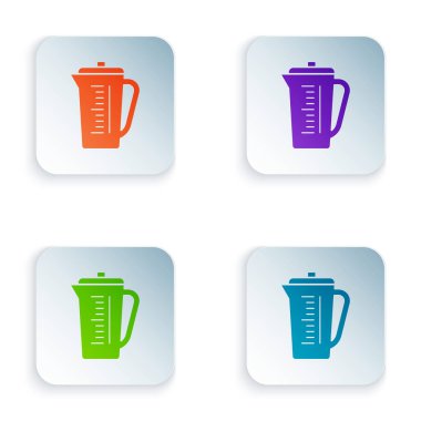 Beyaz zemin üzerinde izole edilmiş kuru ve sıvı yiyecek ikonunu ölçmek için renk ölçme kabı. Plastik şişenin sapı var. Renkli kare düğmelere simgeleri yerleştir. Vektör İllüstrasyonu