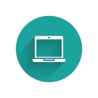 Uzun gölgeli beyaz dizüstü bilgisayar simgesi. Boş ekran işaretli bilgisayar defteri. Yeşil daire düğmesi. Vektör İllüstrasyonu