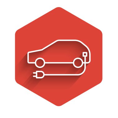 Beyaz çizgi elektrikli araba ve elektrik kablosu şarj ikonu uzun gölgeyle izole edilmiş. Yenilenebilir ekolojik teknolojiler. Kırmızı altıgen düğmesi. Vektör İllüstrasyonu