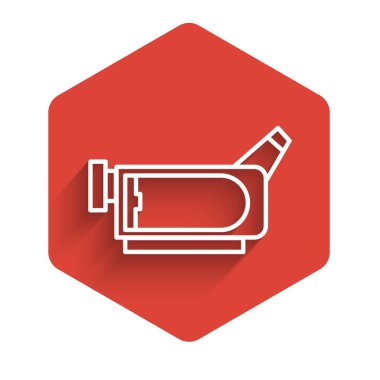 Beyaz çizgi sinema kamerası ikonu uzun gölgeli izole edilmiş. Video kamera. Film tabelası. Film projektörü. Kırmızı altıgen düğmesi. Vektör İllüstrasyonu