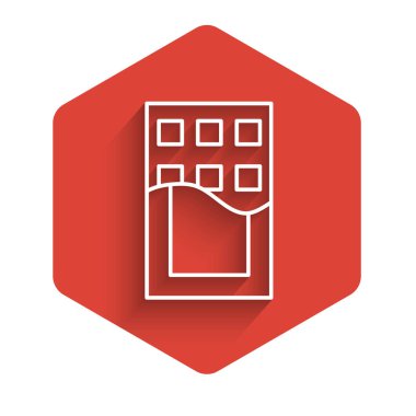 Uzun gölgeli beyaz çizgi çikolata ikonu. Kırmızı altıgen düğmesi. Vektör