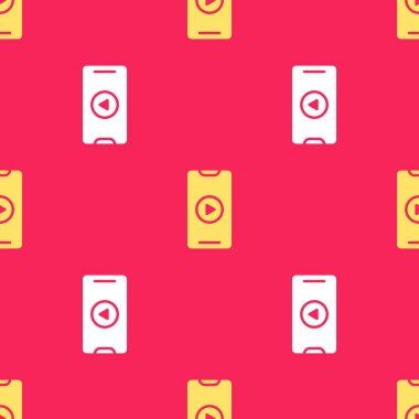 Sarı Online video oynatma simgesi kırmızı arkaplanda izole edilmiş. Akıllı telefon ve üzerinde oyun işareti olan film şeridi. Vektör İllüstrasyonu