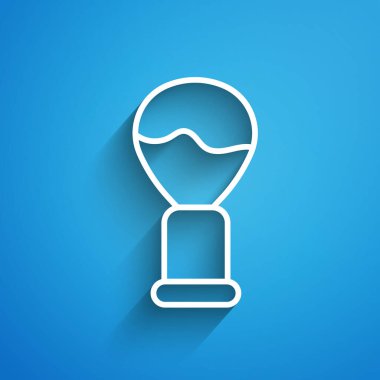 Mavi arkaplanda beyaz çizgi tıraş fırçası simgesi izole edildi. Berber dükkanı sembolü. Uzun gölge. Vektör İllüstrasyonu.