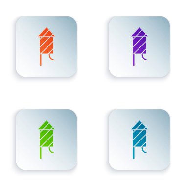 Beyaz arkaplanda izole edilmiş renkli Firework roket ikonu. Eğlence partisi anlayışı. Patlayıcı havai fişek sembolü. Kare düğmelere renkli simgeleri yerleştir. Vektör.