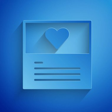 Kağıt kesiği Tebrik kartı simgesi mavi arkaplanda izole edildi. Kutlama için davetiye ya da tebrik kartı şablonu. Kağıt sanatı tarzı. Vektör.