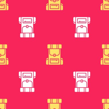 Sarı Yürüyüş sırt çantası simgesi kırmızı arkaplanda izole edilmiş pürüzsüz desen. Kamp ve dağ gezisi sırt çantası. Vektör İllüstrasyonu.