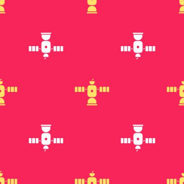 Sarı uydu simgesi kırmızı arkaplanda izole edilmiş pürüzsüz desen. Vektör İllüstrasyonu.