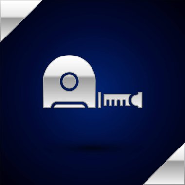 Gümüş Rulet inşaat ikonu koyu mavi arka planda izole edildi. Mezura ölçüm sembolü. Vektör İllüstrasyonu.