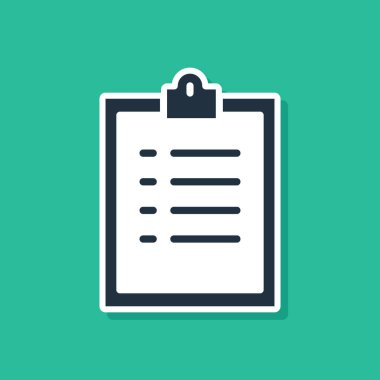 Yeşil arkaplanda kontrol listesi simgesine sahip mavi pano izole edildi. Kontrol listesi sembolü. Anket anketi ya da anket geri bildirim formu. Vektör İllüstrasyonu.