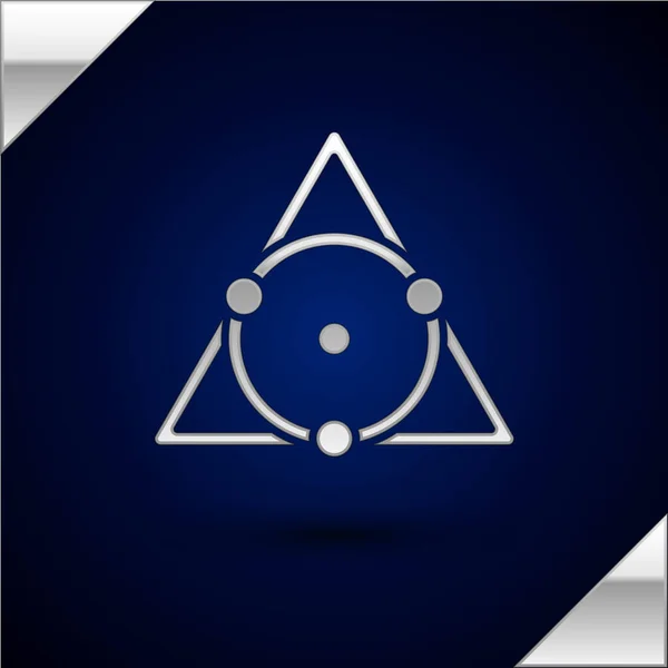 Zilveren Driehoek Wiskunde Pictogram Geïsoleerd Donkerblauwe Achtergrond Vector Illustratie — Stockvector