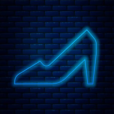 Duvarın arka planında yüksek topuklu kadın ayakkabısı izole edilmiş. 8 Mart. Uluslararası Mutlu Kadınlar Günü. Vektör İllüstrasyonu.