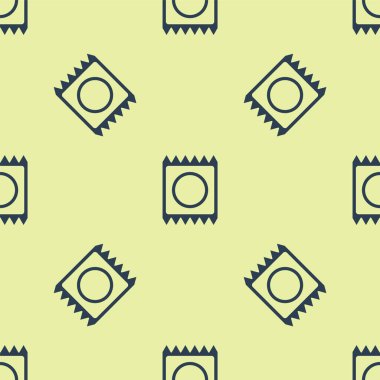 Paket simgesinde mavi prezervatif sarı arka planda izole edilmiş pürüzsüz desen. Güvenli aşk sembolü. Erkekler için doğum kontrol yöntemi. Vektör İllüstrasyonu.