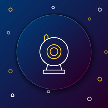 Hat web kamera simgesi mavi arkaplanda izole edildi. Sohbet kamerası. Web kamerası simgesi. Renkli taslak konsepti. Vektör.