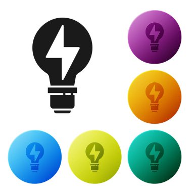 Beyaz arka planda izole edilmiş simge simgesine sahip siyah ampul. Lamba ışığı. Fikir sembolü. Simgeleri renk daire düğmelerine ayarla. Vektör.