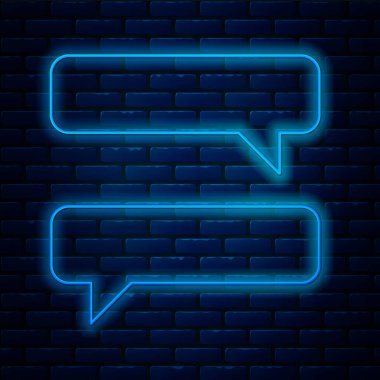 Parlayan neon hattı konuşma balonu sohbet simgesi tuğla duvar arka planında izole edildi. İleti simgesi. İletişim ya da yorum sohbet sembolü. Vektör İllüstrasyonu.