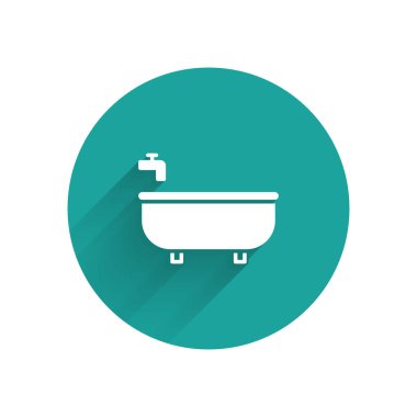 Beyaz Küvet ikonu uzun gölgeli. Yeşil daire düğmesi. Vektör İllüstrasyonu.