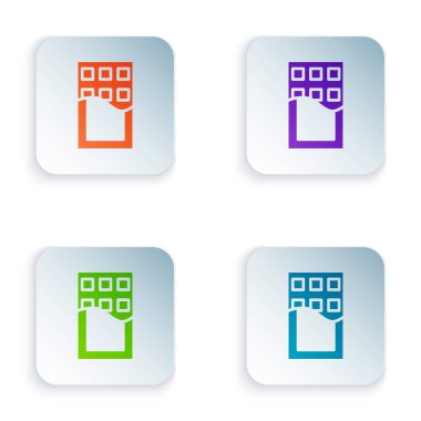 Beyaz arkaplanda izole edilmiş renkli çikolata simgesi. Kare düğmelere renkli simgeleri yerleştir. Vektör.