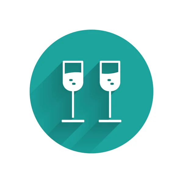 Vitt Glas Champagne Ikon Isolerad Med Lång Skugga Grön Cirkel — Stock vektor