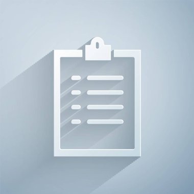 Gri arkaplanda kontrol listesi simgesi olan kağıt kesme panosu. Kontrol listesi sembolü. Anket anketi ya da anket geri bildirim formu. Kağıt sanatı tarzı. Vektör İllüstrasyonu.