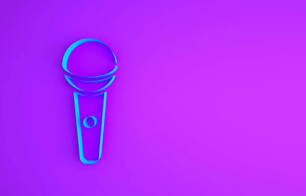 Блакитний мікрофон ізольовано на фіолетовому фоні. В ефірі радіо мікрофон. Знак доповідача. Концепція мінімалізму. 3D ілюстрація 3D рендеринга — стокове фото
