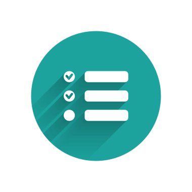 Beyaz Görev Listesi simgesi uzun gölgede izole edildi. Kontrol listesi sembolü. Anket anketi ya da anket geri bildirim formu. Yeşil daire düğmesi. Vektör İllüstrasyonu.