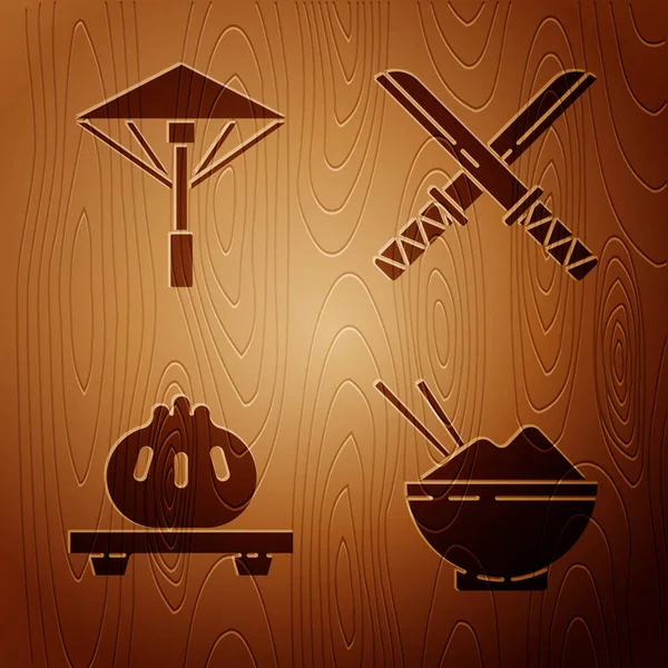 Set Riso in una ciotola con bacchetta, ombrello giapponese dal sole, gnocco sul tagliere e tradizionale katana giapponese su sfondo di legno. Vettore — Vettoriale Stock