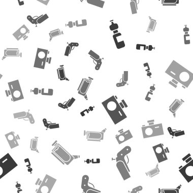 Bir şişe su, işaret fişeği tabancası fotoğraf makinesi ve sinema kamerasını kusursuz bir şekilde ayarlayın. Vektör