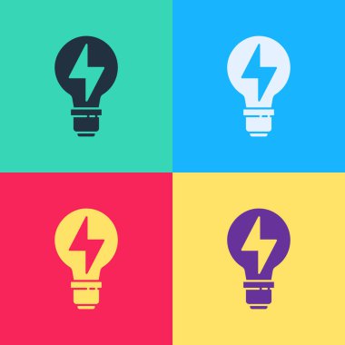 Renk arkaplanında izole edilmiş yıldırım sembollü pop sanat lambası. Lamba ışığı. Fikir sembolü. Vektör.