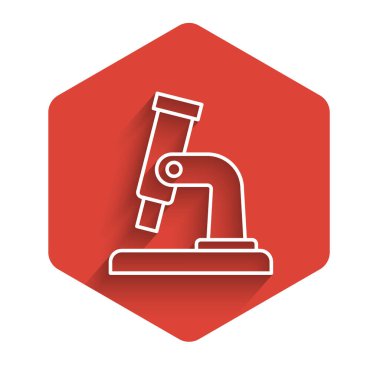 Beyaz çizgi mikroskop ikonu uzun gölgeli izole edilmiş. Kimya, ilaç aleti, mikrobiyoloji büyütme aracı. Kırmızı altıgen düğmesi. Vektör.