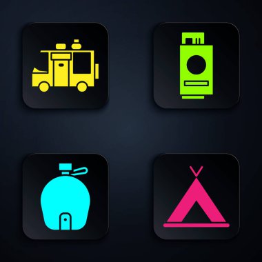 Turist çadırı, karavan karavanı, kantin su şişesi ve biletli pasaport. Siyah kare düğme. Vektör.