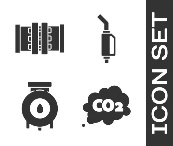 Nastavte emise CO2 v cloudu, Průmyslové kovové trubky a ventily, Ropná a plynárenská průmyslová budova a ikona trysky čerpadla benzinu. Vektor — Stockový vektor