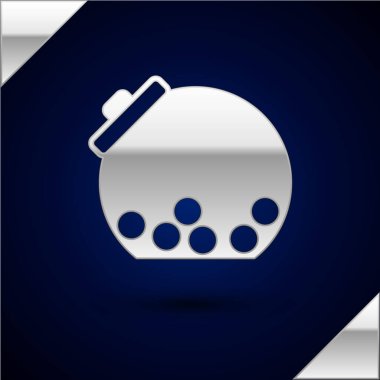 Koyu mavi arka planda izole edilmiş gümüş cam kavanoz ve ikonun içindeki şekerler. Vektör