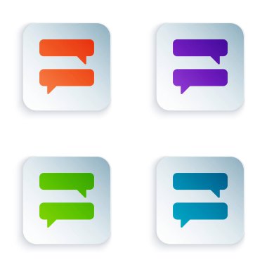 Renkli konuşma balonu sohbet simgesi beyaz arkaplanda izole edildi. İleti simgesi. İletişim ya da yorum sohbet sembolü. Kare düğmelere renkli simgeleri yerleştir. Vektör İllüstrasyonu.