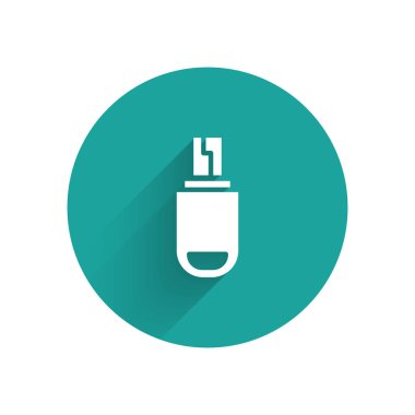 Beyaz USB flaş bellek simgesi uzun gölgeli. Yeşil daire düğmesi. Vektör İllüstrasyonu.