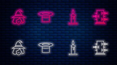 Sihirbaz şapkası, şamdanda yanan mum, sihir numaraları için cadı ve bagaj. Tuğla duvarda parlayan neon simgesi. Vektör.