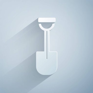 Kağıt kesiği, gri arkaplanda izole edilmiş Kürek simgesi. Bahçe aletleri. Bahçecilik, tarım, çiftçilik aleti. Kağıt sanatı tarzı. Vektör.