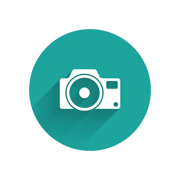 白色摄影相机图标与很长的阴影隔离 Foto相机图标 绿色圆环按钮 — 图库矢量图片