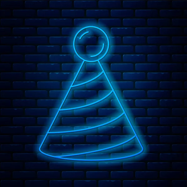 Parlayan neon hattı parti şapkası simgesi tuğla duvar arkasında izole edildi. Doğum günü şapkası. Vektör.