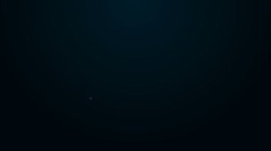 Parlak neon çizgili çilekli kek dilimi ve siyah arka planda izole meyve tepesi ikonu. 4K Video hareketli grafik canlandırması