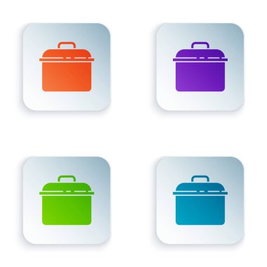 Beyaz arkaplanda izole edilmiş renkli tencere simgesi. Haşlama ya da güveç besin sembolü. Kare düğmelere renkli simgeleri yerleştir. Vektör.