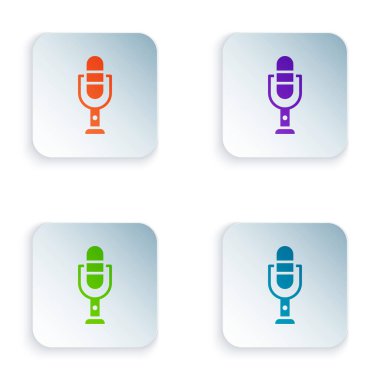 Beyaz arkaplanda izole edilmiş renkli mikrofon simgesi. Radyodaki mikrofondan. Sözcü işareti. Kare düğmelere renkli simgeleri yerleştir. Vektör İllüstrasyonu.