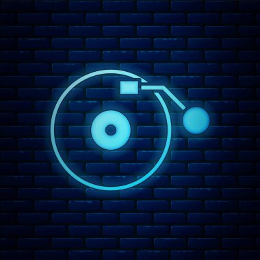 Duvarda izole edilmiş vinil disk ikonu olan parlak neon vinil oynatıcı. Vektör.