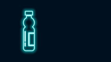Parlayan neon hattı. Siyah arka planda izole edilmiş bir su ikonu şişesi. Soda su içme tabelası. 4K Video hareketli grafik canlandırması
