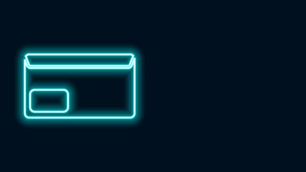 Иконка светящейся неоновой линии оболочки выделена на черном фоне. Символ письма электронной почты. Видеографическая анимация 4K — стоковое видео